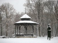 Paviljon i spomenik Vladimiru Nazoru. Tuškanac zimi